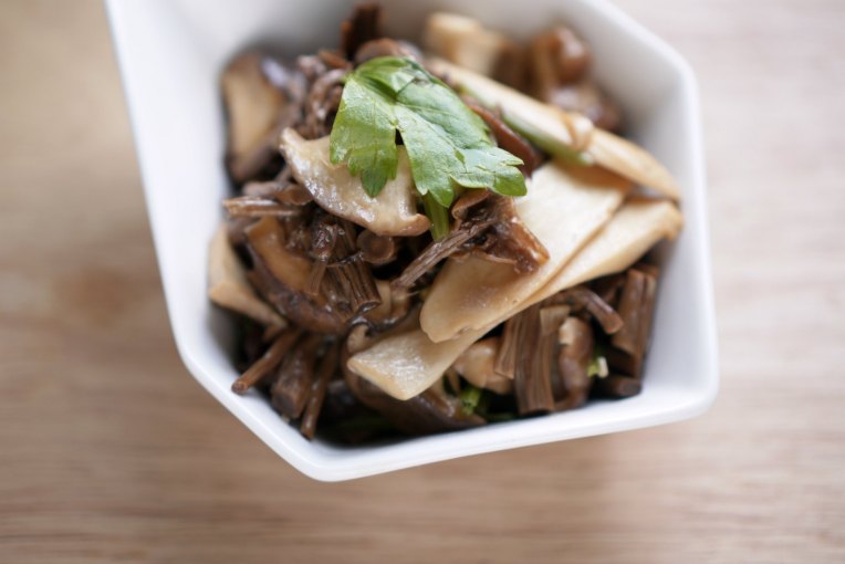 stirfriedassortedmushroom002