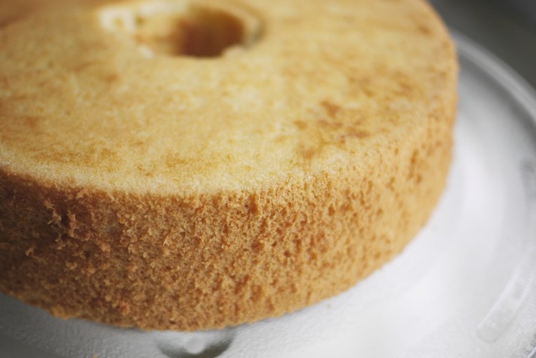 Coconut Oil Pandan Chiffon Cake // Mono+Co