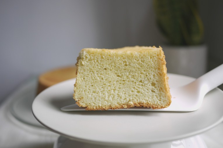 Coconut Oil Pandan Chiffon Cake // Mono+Co