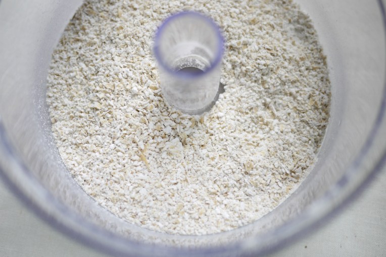 DIY Oat Flour // Mono+Co