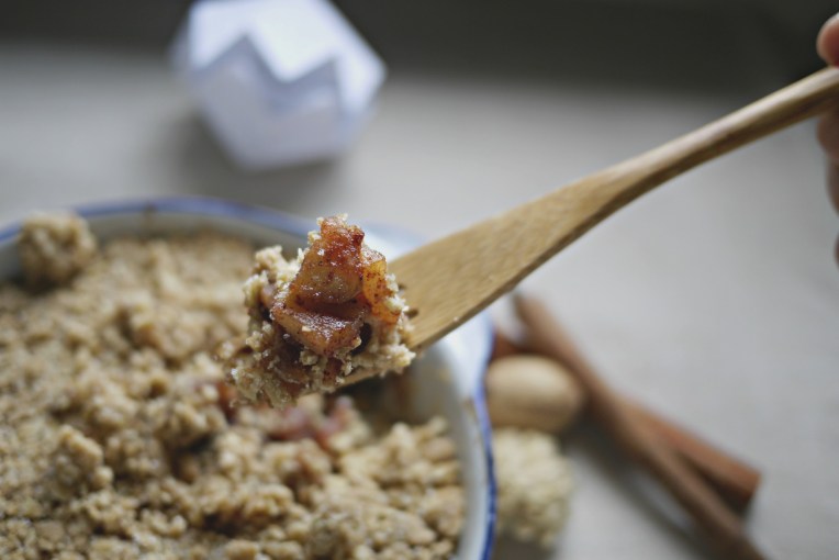 Apple Cinnamon Crumble // Mono + Co