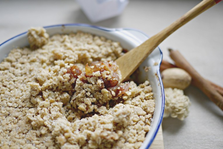 Apple Cinnamon Crumble // Mono + Co
