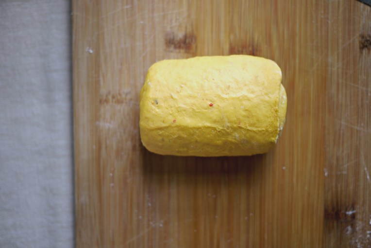 Shaping A Mountain Pulman Loaf / Mono + Co