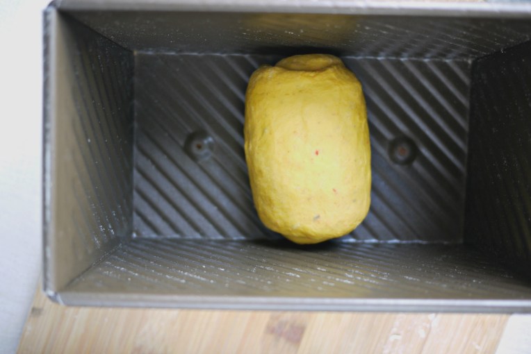 Shaping A Mountain Pulman Loaf / Mono + Co