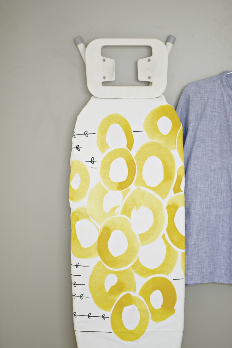 Green Monday : DIY Cotton Ironing Board Cover (No-Sew) // Mono + Co
