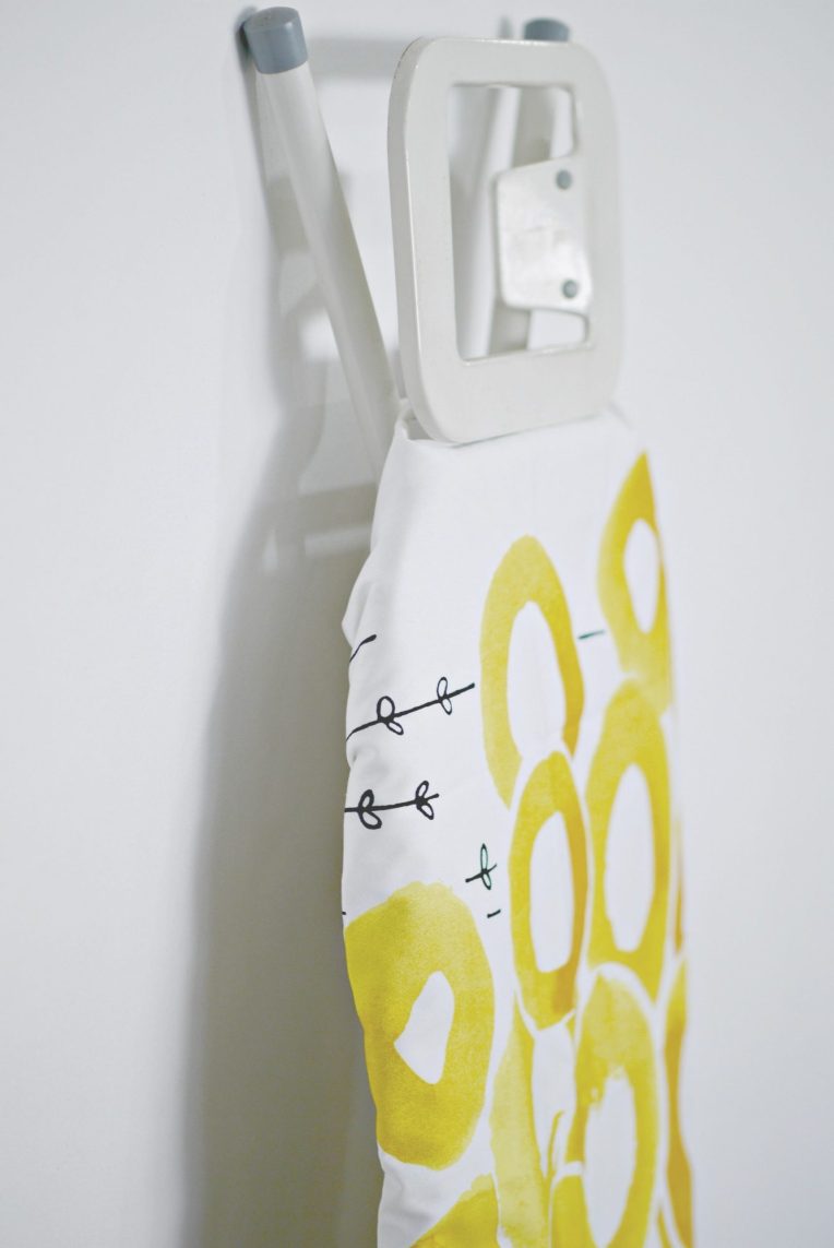 Green Monday : DIY Cotton Ironing Board Cover (No-Sew) // Mono + Co