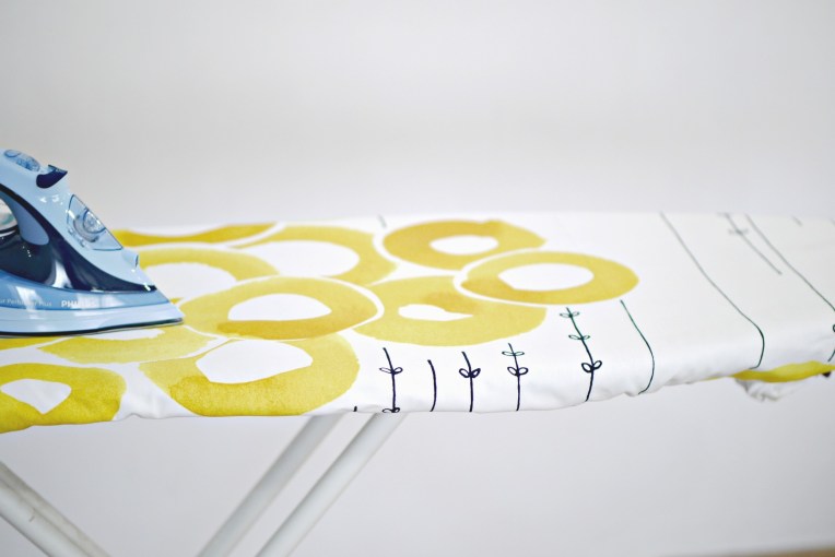 Green Monday : DIY Cotton Ironing Board Cover (No-Sew) // Mono + Co