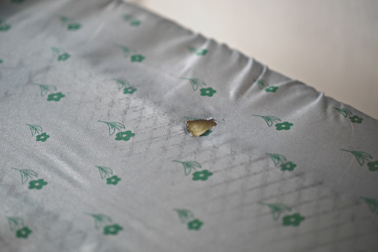 Green Monday : DIY Cotton Ironing Board Cover (No-Sew) // Mono + Co