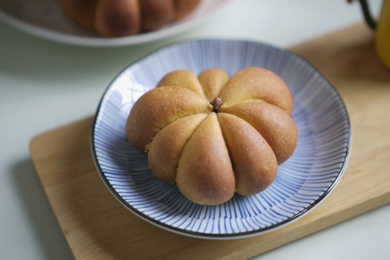 Pumpkin Shaped Buns // Mono + Co