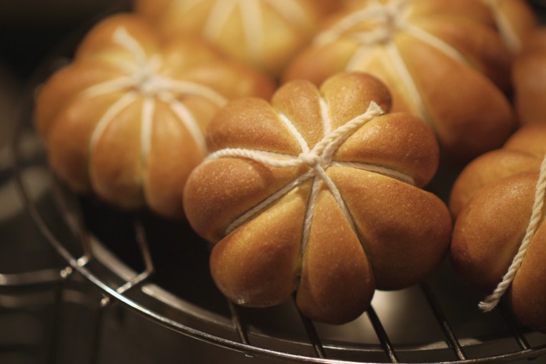 Pumpkin Shaped Buns // Mono + Co