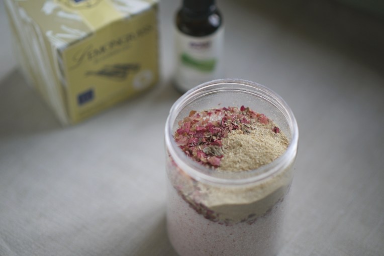 On Packing (Almost Zero Waste) Toiletries For A Short Trip // Mono + Co