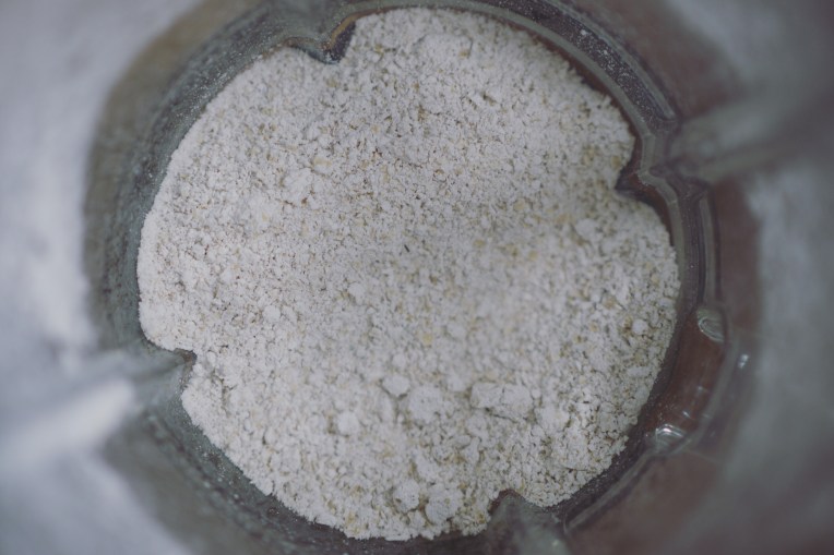Homemade Oat Flour // Mono + Co