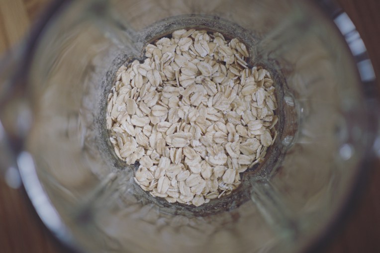 Homemade Oat Flour // Mono + Co