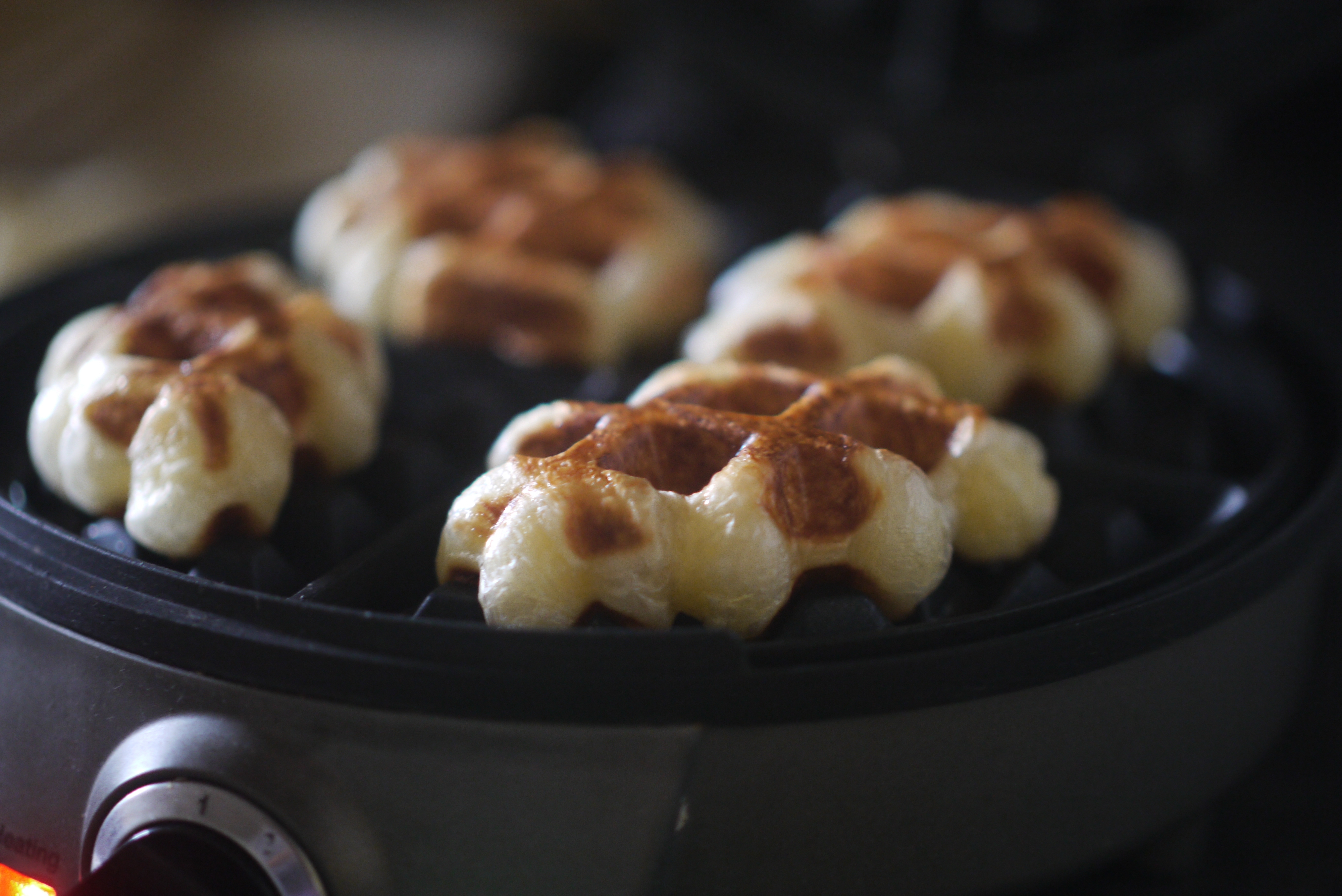 Crowaffle Croffle or Croissant Waffle – MONO and CO